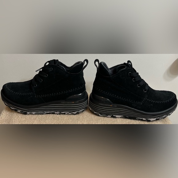 DECKERS X LAB Bootie 6 - Picture 9 of 17